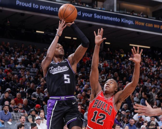  福克斯穿针引线国王客场爆冷击败掘金创奇迹