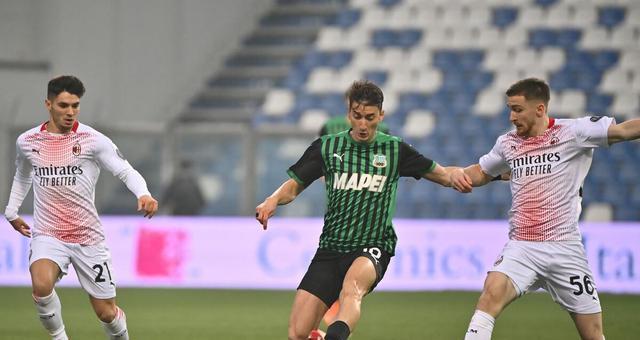 - 萨索洛进攻多点开花，绿巴萨主场大胜收官